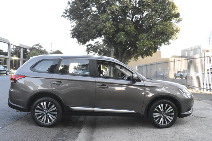 2018 Mitsubishi Outlander ZL MY19 ES Wagon 7st 5dr CVT 6sp AWD 710kg 2.4i 2307U