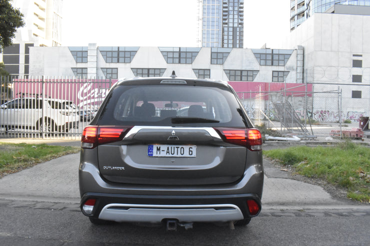 2018 Mitsubishi Outlander ZL MY19 ES Wagon 7st 5dr CVT 6sp AWD 710kg 2.4i 2307U
