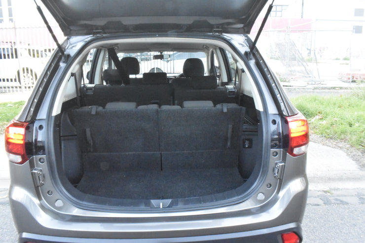 2018 Mitsubishi Outlander ZL MY19 ES Wagon 7st 5dr CVT 6sp AWD 710kg 2.4i 2307U